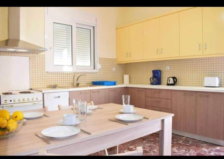Marble Cool 2-Bedroom Down Town Yard House 基萨莫斯 外观 照片