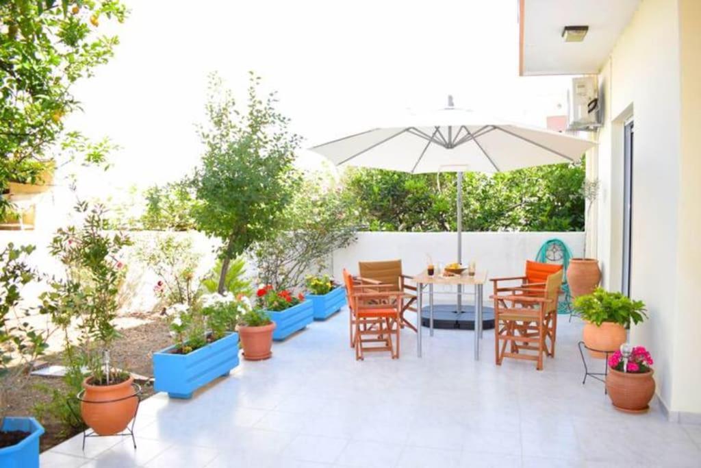 Marble Cool 2-Bedroom Down Town Yard House 基萨莫斯 外观 照片