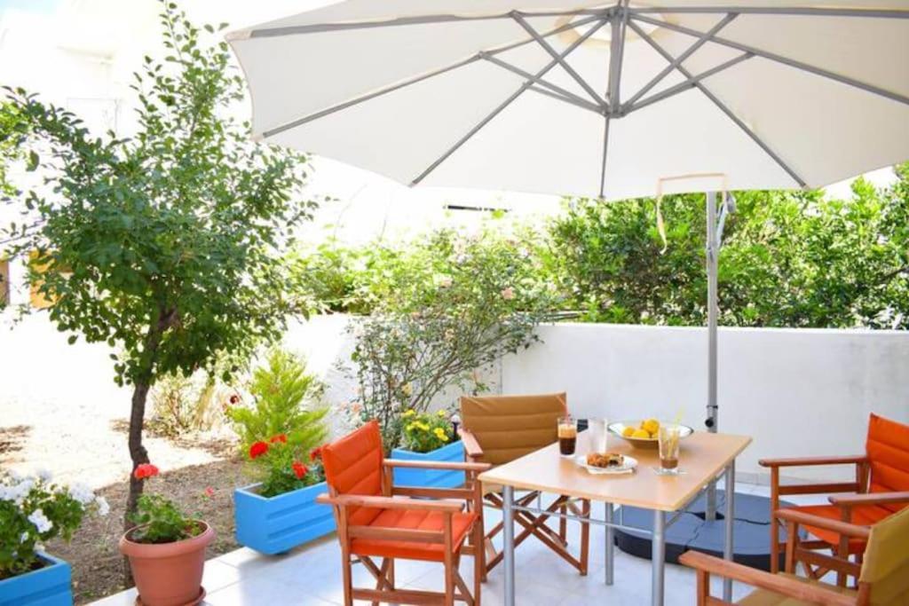 Marble Cool 2-Bedroom Down Town Yard House 基萨莫斯 外观 照片